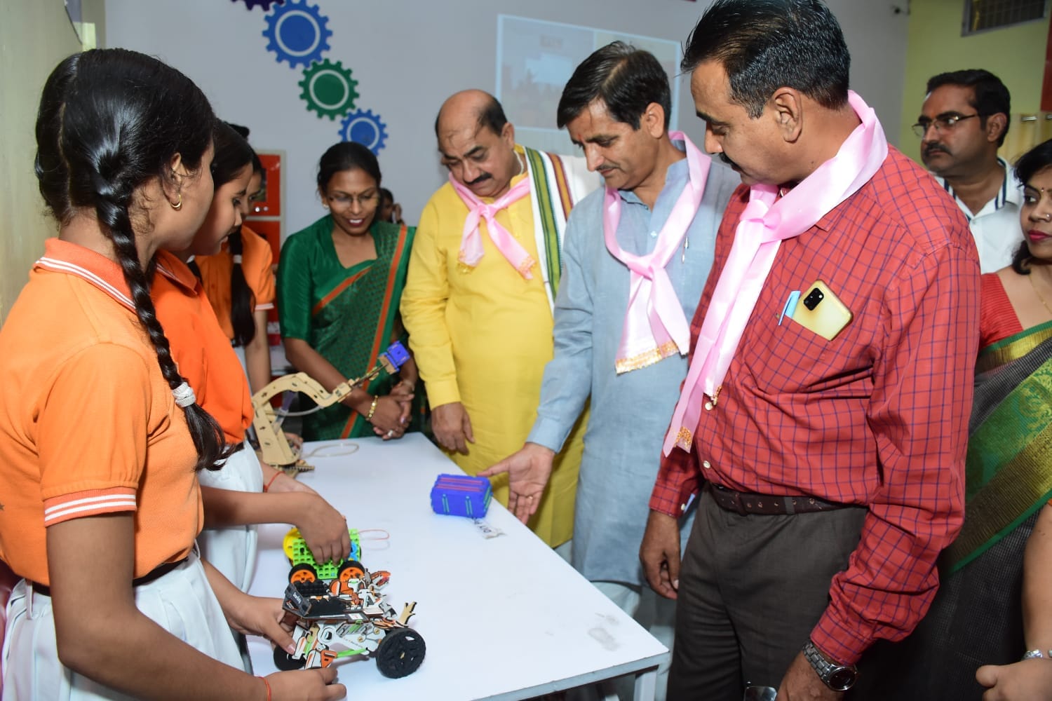 स्कूल एवं शिक्षण के हित में संघर्ष