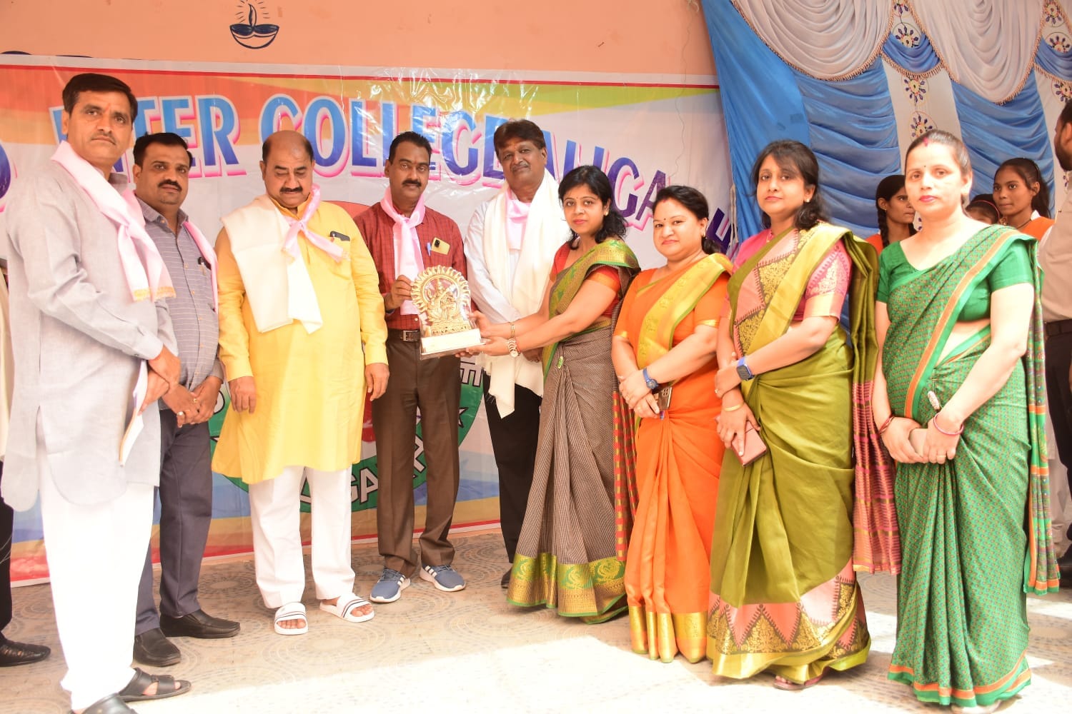 स्कूल एवं शिक्षण के हित में संघर्ष