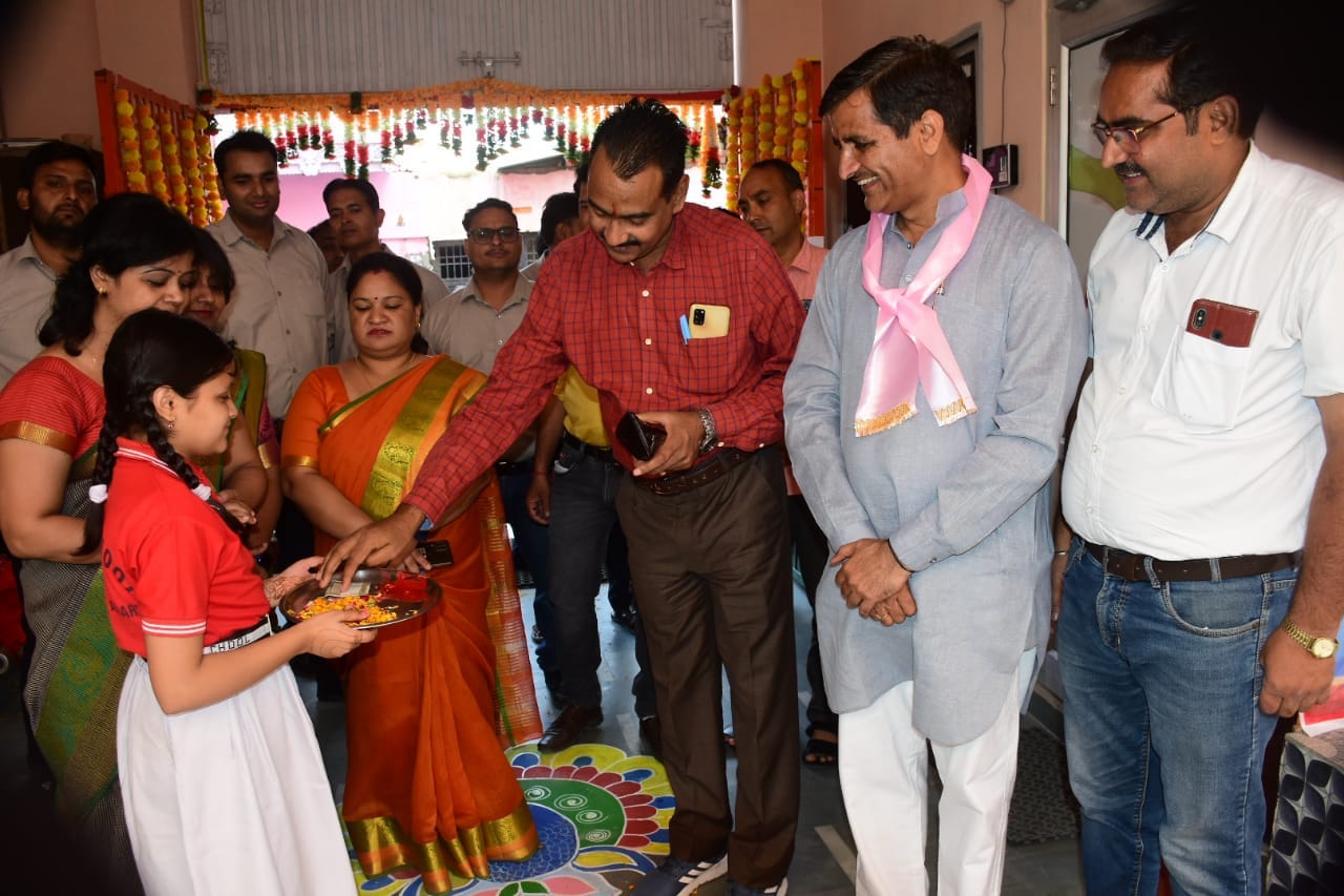 स्कूल एवं शिक्षण के हित में संघर्ष