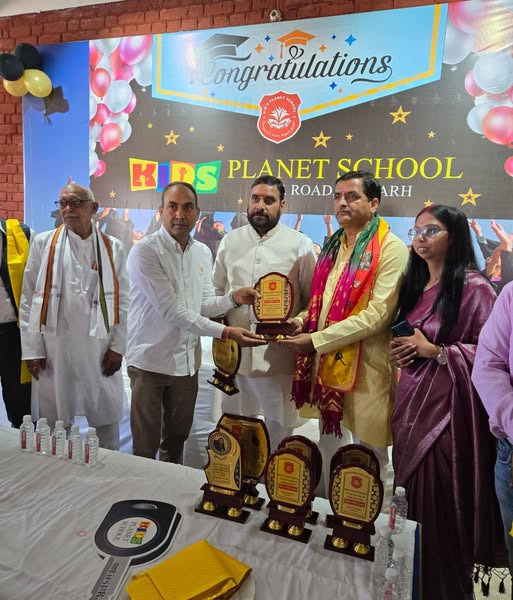 स्कूल एवं शिक्षण के हित में संघर्ष