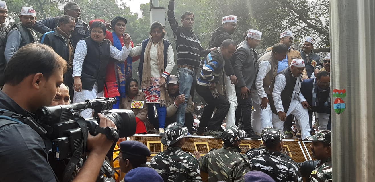 स्कूल एवं शिक्षण के हित में संघर्ष