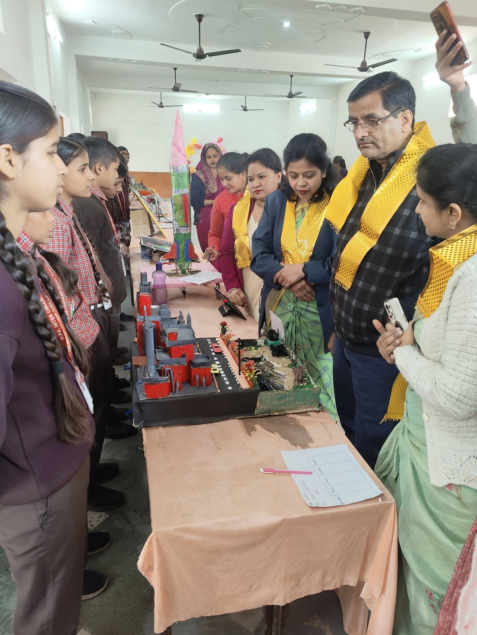 स्कूल एवं शिक्षण के हित में संघर्ष