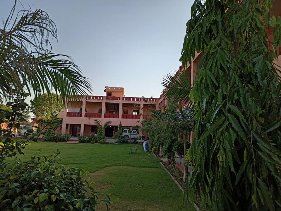 स्कूल एवं शिक्षण के हित में संघर्ष