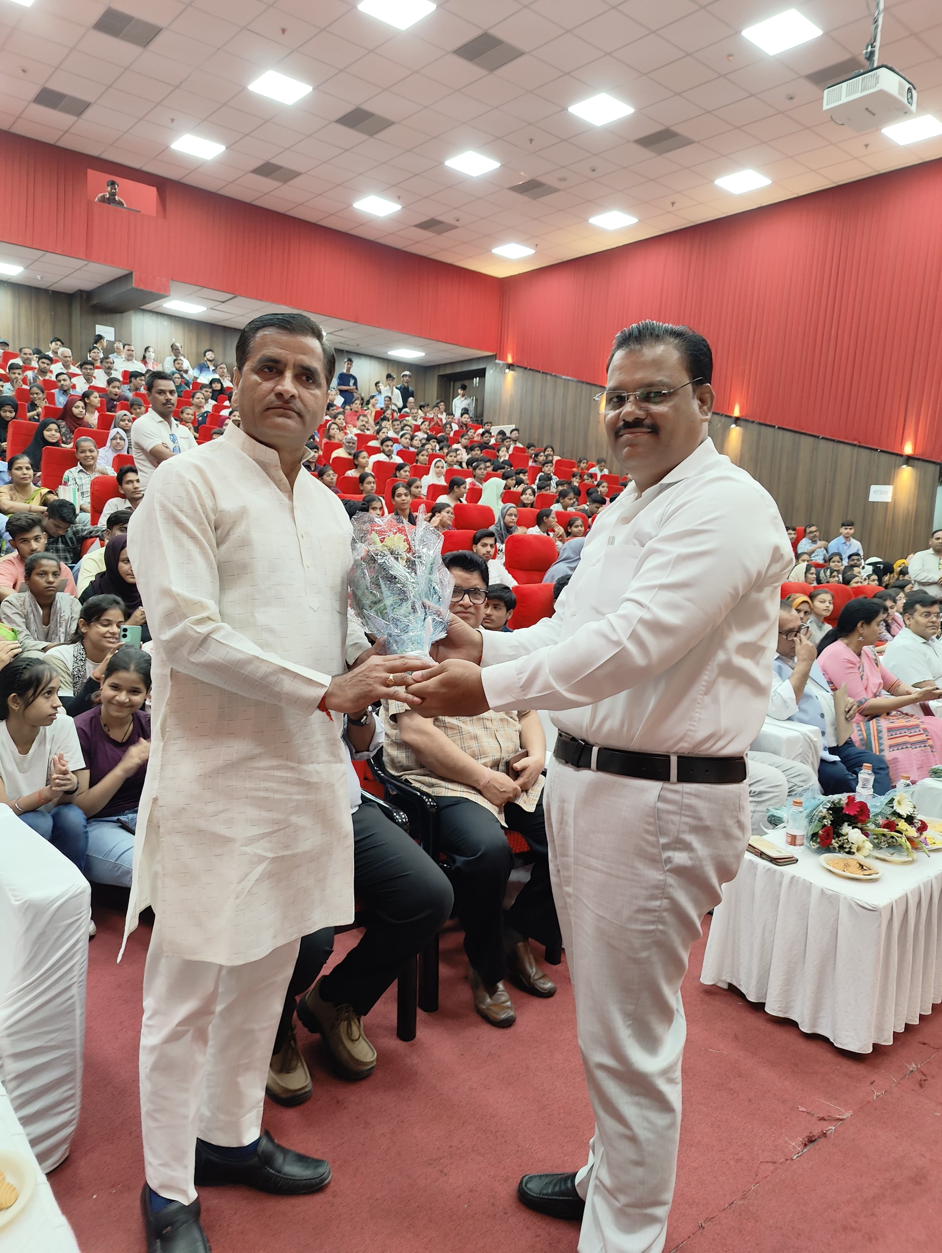 स्कूल एवं शिक्षण के हित में संघर्ष